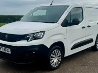 Second-hand Peugeot Partner 131 CP (96 kW) 2022 Alb Monovolum