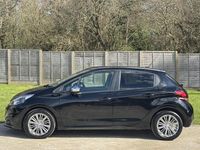 Used Peugeot 208 Signature Sky 82 HP (60 kW) 2019 Black Hatchback