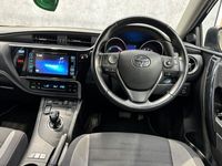 used Toyota Auris Hybrid 