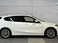 Neu BMW 120 Sport Line 168 PS (123 kW) 2025 Weiß Kleinwagen