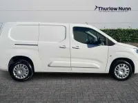 Second-hand Vauxhall Combo S 100 CP (73 kW) 2023 Alb Monovolum