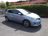 Used Toyota Auris Hybrid 136 HP (100 kW) 2013 Blue Hatchback