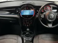 Usado Mini Cooper Classic 134 CV (98 kW) 2022 Blanco Utilitario