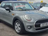 Usado Mini Cooper Hatch 136 CV (100 kW) 2017 Gris Utilitario