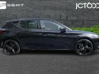 Nouă Seat Leon Black Edition 272 CP (200 kW) 2025 Negru Hatchback
