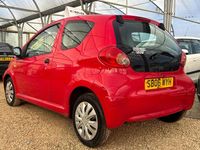 Used Toyota Aygo 67 HP (49 kW) 2006 Red Hatchback