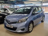 Used Toyota Yaris 98 HP (72 kW) 2014 Blue Hatchback