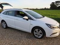Used Vauxhall Astra 2017 White Estate