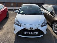 Used Toyota Yaris 107 HP (78 kW) 2019 White Hatchback
