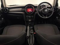 Usado Mini Cooper Hatch 134 CV (98 kW) 2018 Azul Utilitario