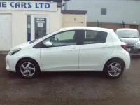 Used Toyota Yaris 101 HP (74 kW) 2015 White Hatchback