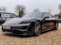 Usado Porsche Taycan Performance Package 500 kW (680 CV) 2020 Negro Berlina