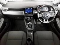 Used Renault Clio V Iconic 100 HP (73 kW) 2020 White Hatchback