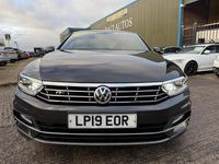 Usado VW Passat R-line 150 HP (110 kW) 2019 Cinzento Sedan