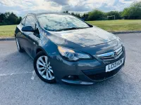 Usado Vauxhall Astra GTC SRi 140 HP (102 kW) 2013 Cinzento Citadino