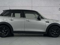 Usado Mini Cooper Classic 134 HP (98 kW) 2024 Prateado Citadino