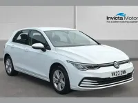 Begagnad VW Golf VIII Life 150 HK (110 kW) 2023 Vit Halvkombi