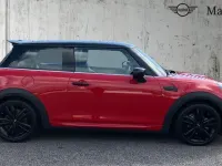 Begagnad Mini Cooper Classic 136 HK (100 kW) 2023 Röd Halvkombi