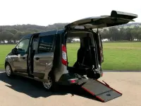 Usado Ford Tourneo Connect Zetec 100 HP (73 kW) 2017 Prateado Monovolume