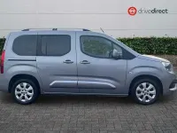 Usado Vauxhall Combo S 100 HP (73 kW) 2020 Cinzento Monovolume