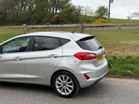 Usado Ford Fiesta Titanium 100 HP (73 kW) 2018 Prateado Citadino