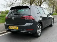 Begagnad VW e-Golf 99 kW (135 HK) 2019 Grå Halvkombi