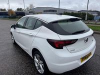 Used Vauxhall Astra SRi 150 HP (110 kW) 2016 White Hatchback
