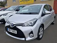 Używany Toyota Yaris Hybrid 2017 Srebrny Hatchback