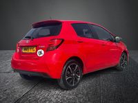Used Toyota Yaris Sport 99 HP (72 kW) 2015 Red Hatchback