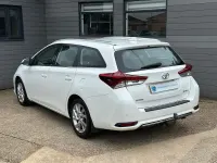 Used Toyota Auris 112 HP (82 kW) 2015 White Estate