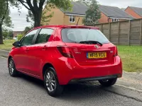 Used Toyota Yaris 69 HP (50 kW) 2015 Red Hatchback