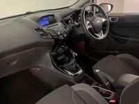 Used Ford Fiesta Zetec 125 HP (91 kW) 2016 White Hatchback