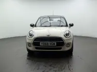Usado Mini Cooper Classic 136 HP (100 kW) 2019 Branco Citadino