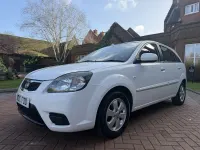 Used Kia Rio 95 HP (69 kW) 2010 White Hatchback