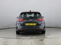 Usado Kia Ceed 138 HP (101 kW) 2025 Cinzento Citadino