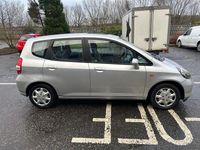 Begagnad Honda Jazz SE 82 HK (60 kW) 2004 Silver Halvkombi