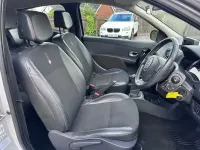 Usado Renault Clio II Dynamique 75 CV (55 kW) 2011 Plateado Utilitario