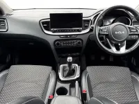 Used Kia Ceed 2022 White Hatchback