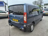 Begagnad Peugeot TePee Comfort 90 HK (66 kW) 2012 Blå Minibuss