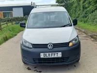 Usado VW Caddy 102 CV (75 kW) 2011 Blanco Monovolumen