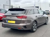 Usado Kia Ceed 136 HP (100 kW) 2019 Castanho Citadino