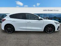Used Ford Focus ST 280 HP (205 kW) 2024 White Hatchback