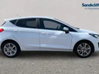 Usado Ford Fiesta Titanium 125 CV (91 kW) 2023 Blanco Utilitario