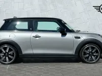 Usado Mini Cooper Exclusive 136 HP (100 kW) 2022 Prateado Citadino