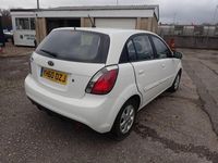 Used Kia Rio 95 HP (69 kW) 2010 White Hatchback