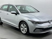 Begagnad VW Golf VIII Life 116 HK (85 kW) 2023 Silver Halvkombi