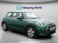 Usado Mini Cooper Classic 136 HP (100 kW) 2022 Verde Citadino