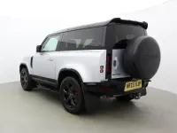 Begagnad Land Rover Defender SE Dynamic 246 HK (180 kW) 2023 Silver SUV