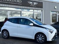 Used Toyota Aygo X-play 72 HP (52 kW) 2019 White Hatchback