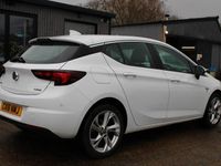 Used Vauxhall Astra SRi 150 HP (110 kW) 2018 White Hatchback